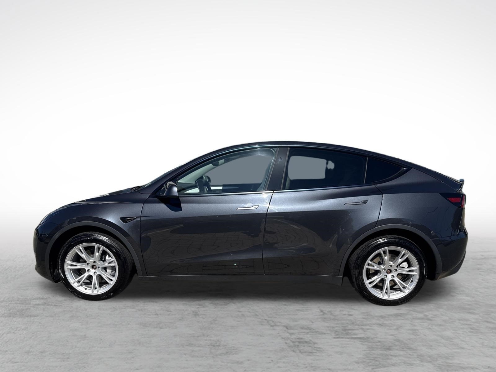 Used 2024 Tesla Model Y Long Range AWD/4WD image 5