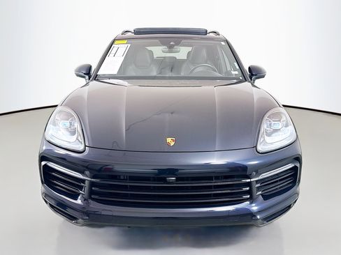 Used 2023 Porsche Cayenne image 2