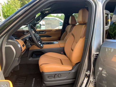 New 2026 Nissan Armada SL w/ Captain's Chari Seat Package AWD/4WD image 6