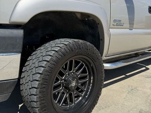 Used 2006 Chevrolet Silverado 3500 LT w/ Heavy-Duty Power Package image 10