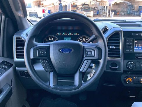 Used 2016 Ford F150 XLT image 5