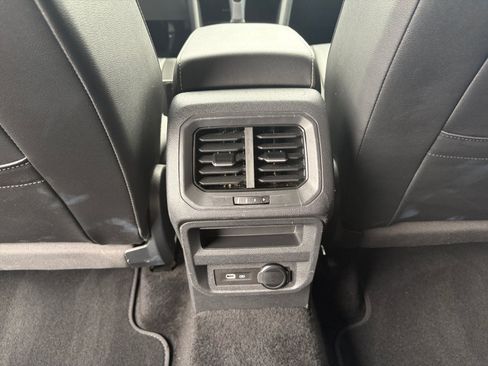 Certified 2024 Volkswagen Tiguan SE AWD/4WD image 32