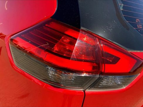 Used 2017 Nissan Rogue S FWD image 32