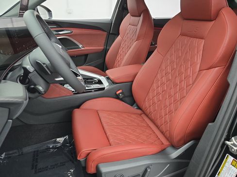 New 2025 Audi SQ5 Prestige image 15