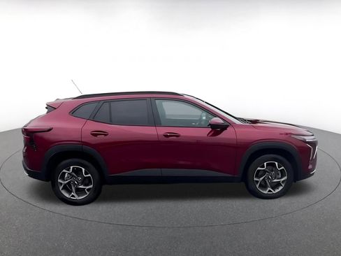 Used 2025 Chevrolet Trax LT w/ LT Convenience Package image 16