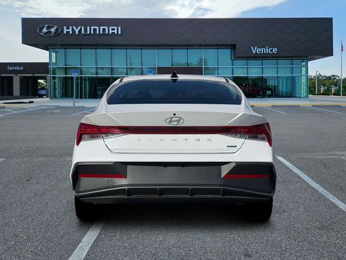 New 2026 Hyundai Elantra Hybrid FWD image 6