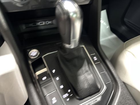 Used 2018 Volkswagen Tiguan SE w/ Panoramic Sunroof Package AWD/4WD image 22