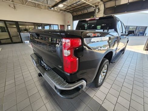 Used 2022 Chevrolet Silverado 1500 LT w/ Convenience Package II AWD/4WD image 4