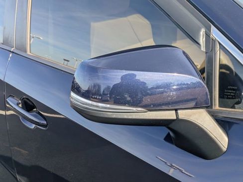 Used 2021 Toyota RAV4 XLE Premium image 12