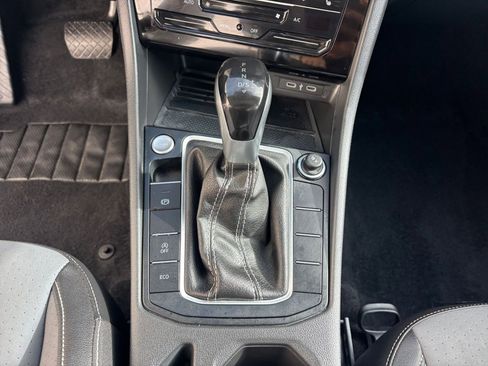 Used 2025 Volkswagen Jetta SE image 41