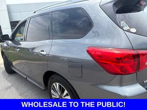 Used 2017 Nissan Pathfinder SV AWD/4WD image 18