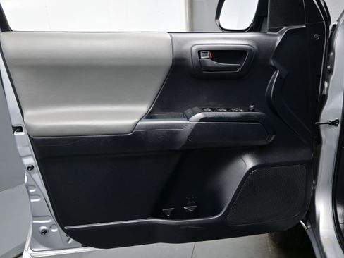 Used 2021 Toyota Tacoma SR image 9