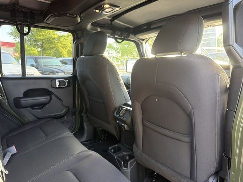 Used 2022 Jeep Wrangler Unlimited Sport AWD/4WD image 16