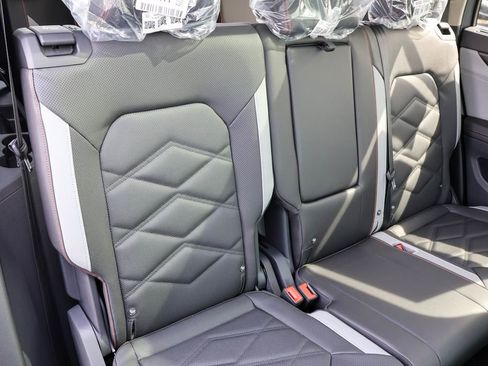 New 2025 Volkswagen Atlas Peak Edition SE image 40