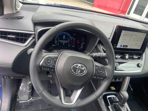 Used 2023 Toyota Corolla Cross XLE w/ Convenience Package AWD/4WD image 25