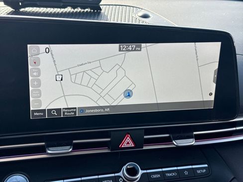 Used 2024 Hyundai Elantra SEL image 20