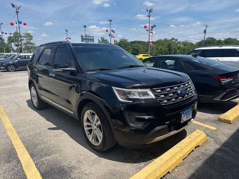 Used 2017 Ford Explorer Limited w/ Equipment Group 301A AWD/4WD image 3