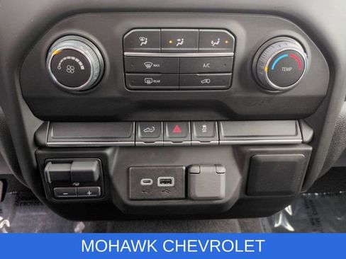 Used 2022 Chevrolet Silverado 2500 Custom w/ Custom Value Package image 18
