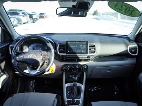 Used 2023 Hyundai Venue SEL image 12