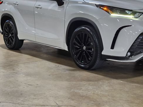 Used 2023 Toyota Highlander XSE FWD image 16