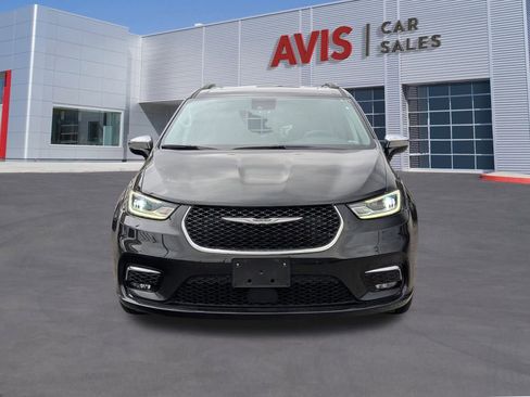 Used 2023 Chrysler Pacifica Limited image 10