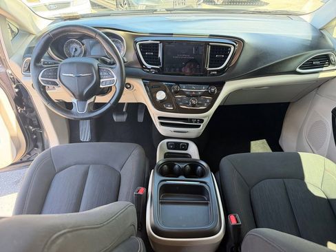Used 2019 Chrysler Pacifica Touring Plus w/ Cold Weather Group FWD image 13