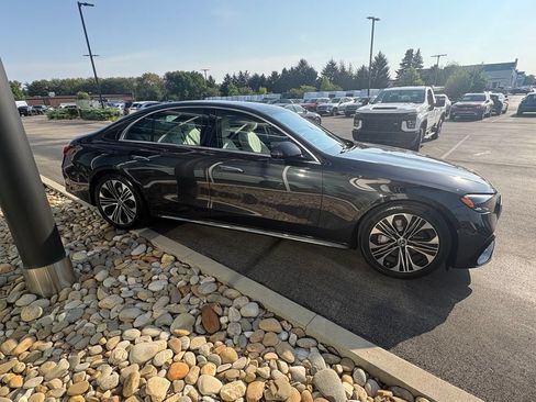 Used 2025 Mercedes-Benz E 350 4MATIC Sedan image 5