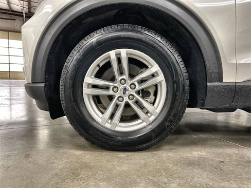 Used 2022 Ford Explorer XLT w/ Equipment Group 202A image 10