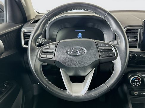 Used 2024 Hyundai Venue SEL image 18