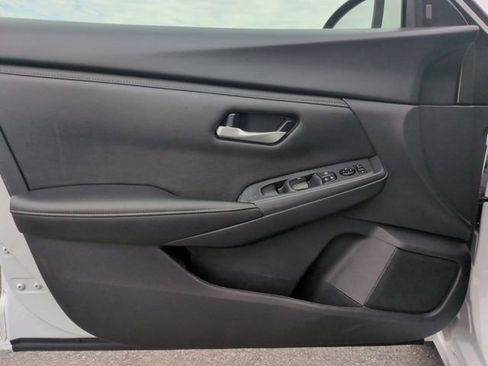 Used 2024 Nissan Sentra SV FWD image 9