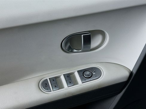 Used 2024 Hyundai Ioniq 5 SEL image 15