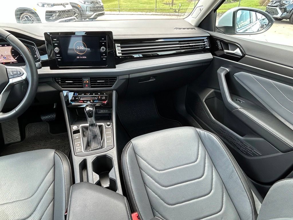 Certified 2025 Volkswagen Jetta SEL FWD image 21