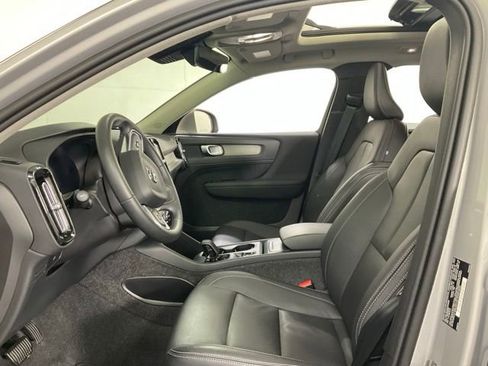 Certified 2025 Volvo XC40 B5 Core AWD/4WD image 23