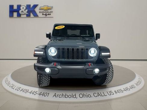 Used 2025 Jeep Wrangler Unlimited Rubicon AWD/4WD image 2