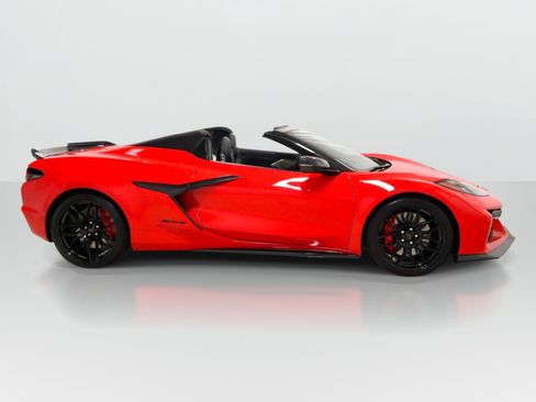 Used 2024 Chevrolet Corvette Z06 RWD image 6
