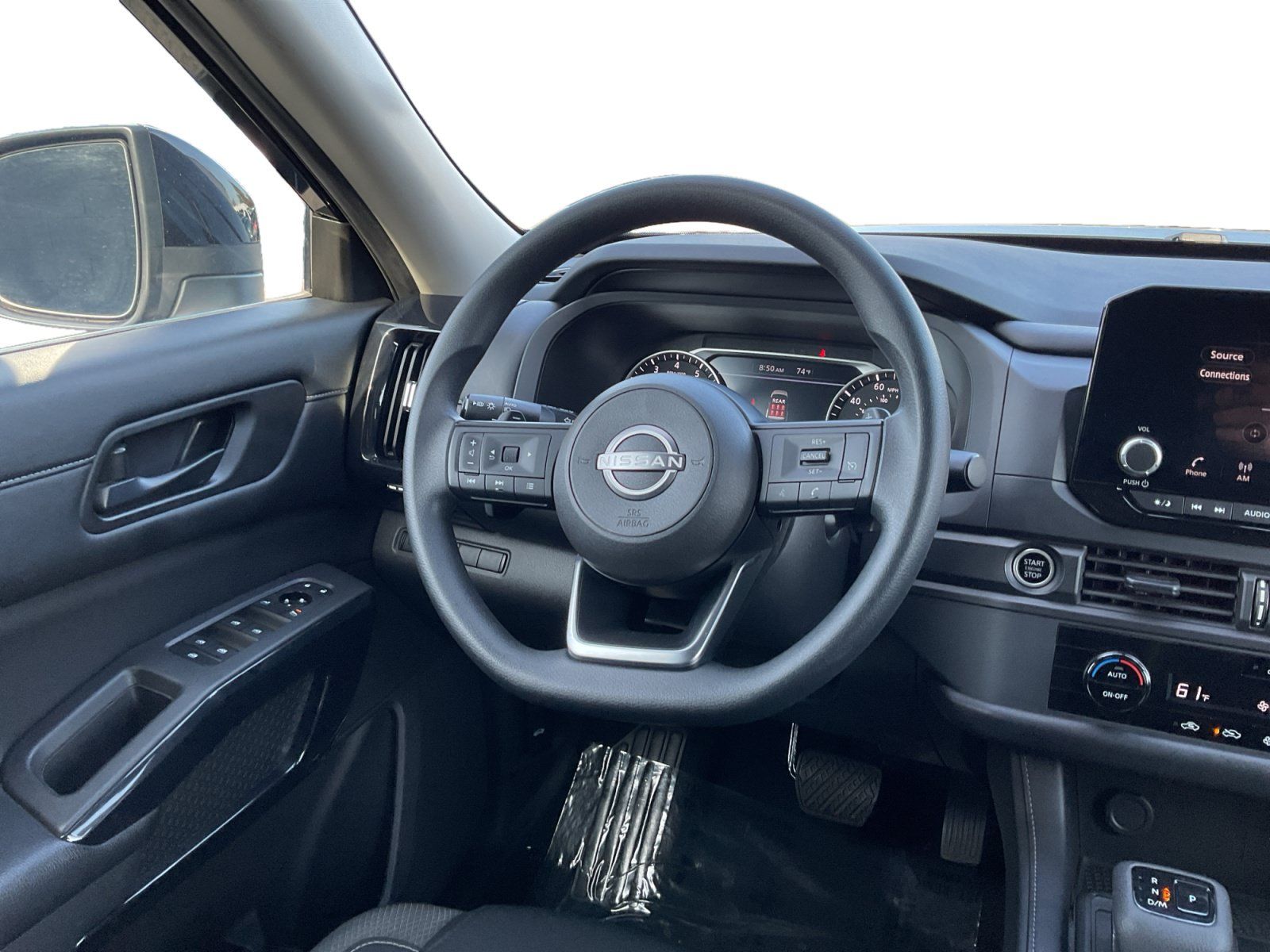 Used 2024 Nissan Pathfinder S FWD image 11