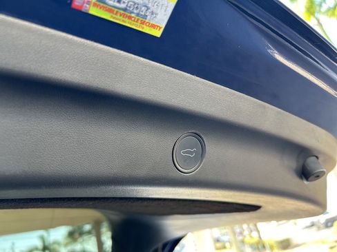 Used 2021 Tesla Model Y Long Range image 36