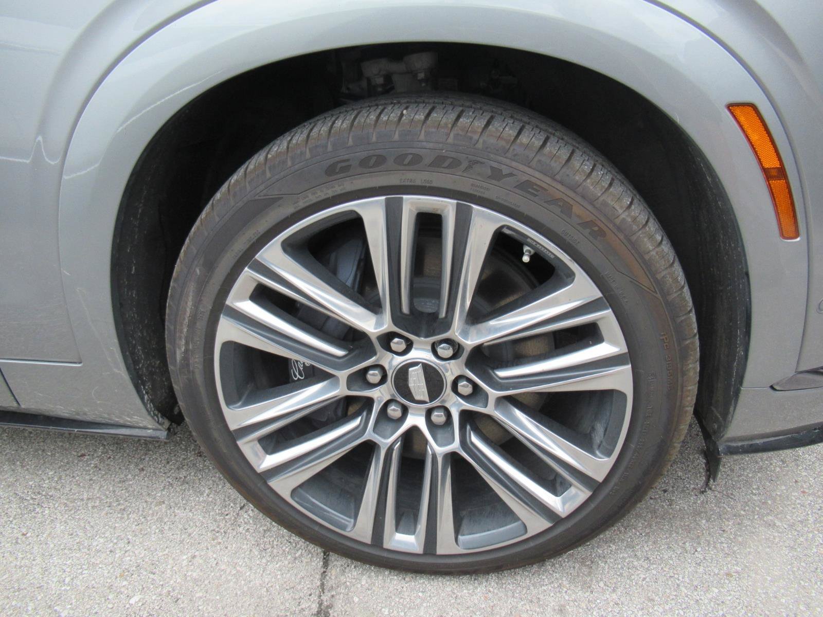 Used 2026 Cadillac Vistiq Platinum w/ LPO, Floor Liner Package AWD/4WD image 5