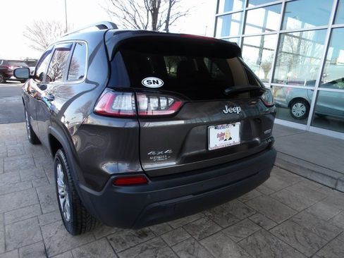 Used 2019 Jeep Cherokee Latitude Plus w/ Comfort/Convenience Group image 5