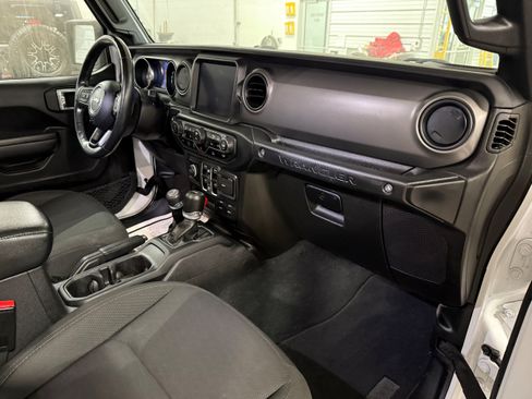 Used 2022 Jeep Wrangler Unlimited Sport AWD/4WD image 8