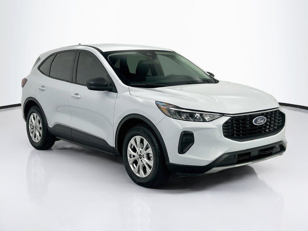 Used 2025 Ford Escape Active w/ Tech Pack #1 FWD image 3