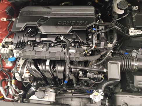 Used 2025 Hyundai Elantra Sport image 30