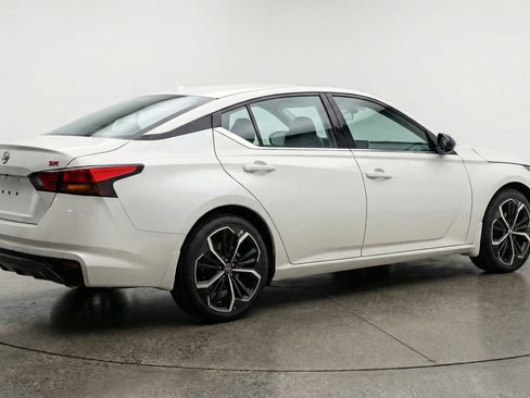 Used 2025 Nissan Altima 2.5 SR image 9