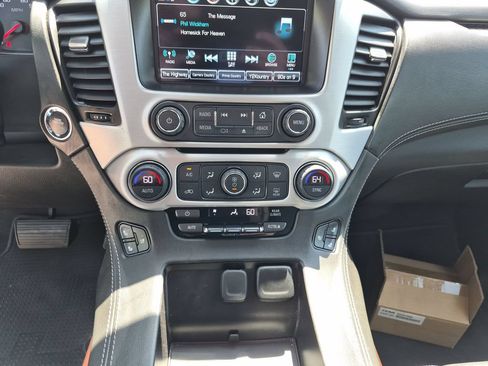 Used 2020 GMC Yukon SLT w/ Premium Edition RWD image 29