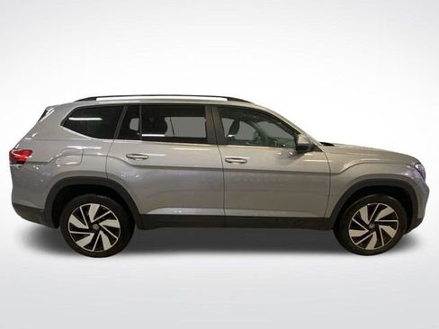 Used 2024 Volkswagen Atlas SE image 11