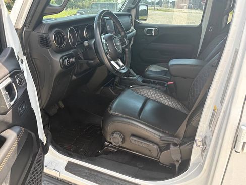 Used 2021 Jeep Gladiator Overland AWD/4WD image 9