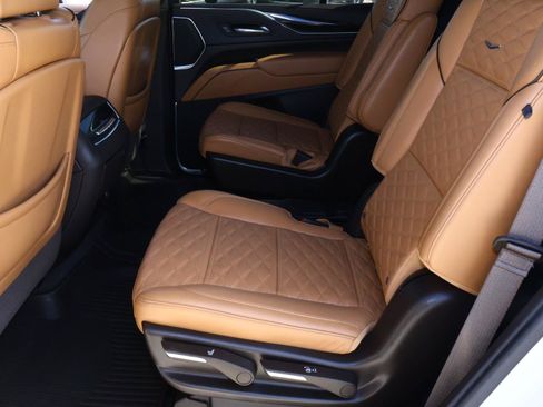 Used 2021 Cadillac Escalade Premium Luxury RWD image 26