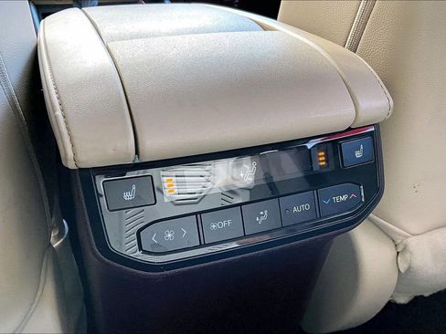 Used 2021 Toyota Highlander Platinum AWD/4WD image 11