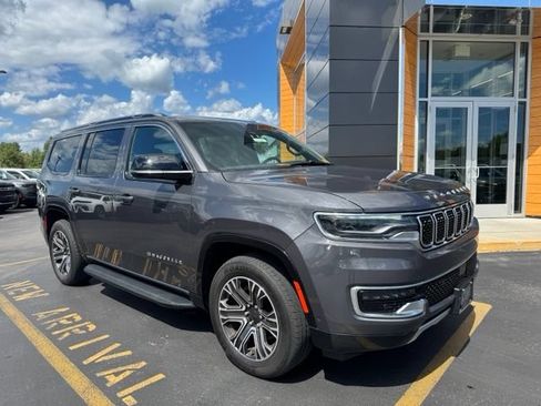 Used 2024 Jeep Wagoneer Series II w/ Flexible Seating Group AWD/4WD image 2