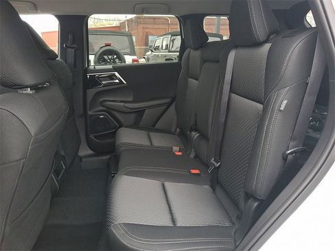 New 2026 Mitsubishi Outlander ES image 6